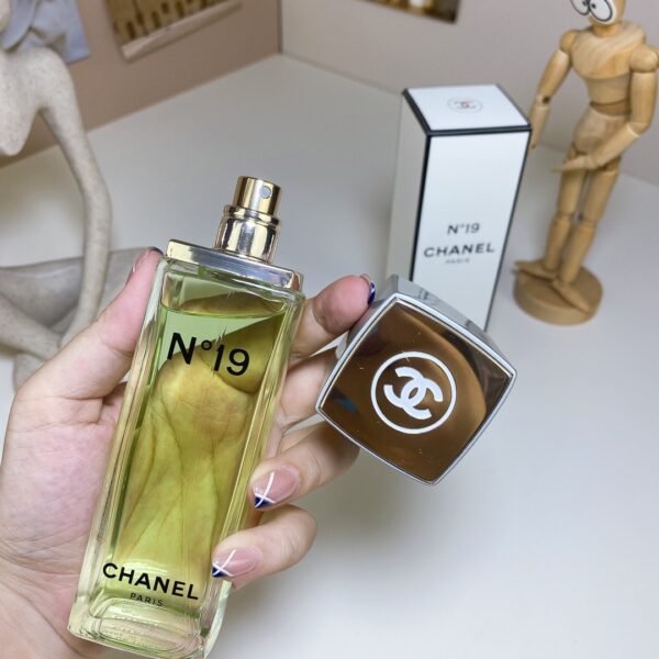 Chanel N°19 100ml