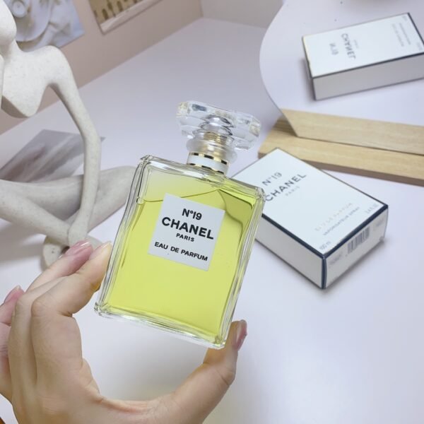 Chanel N°19 100ml