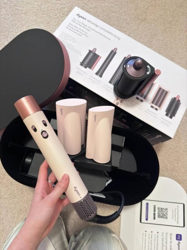 New Dyson Airwrap i.d.™ multi-styler and dryer Straight+Wavy